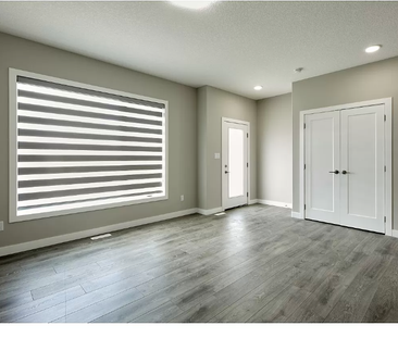 5084 Chappelle Road Southwest apartment — Edmonton, AB (3-Bedroom) - 3 Bedroom - Photo 1