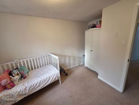 For Lease - 54 Shakespeare Crescent, Barrie, Ontario - Photo 3