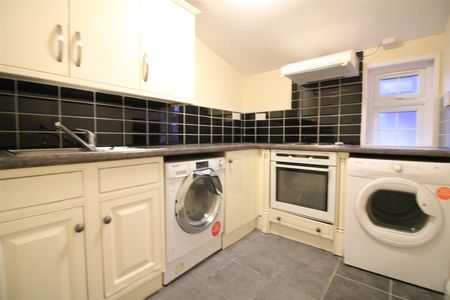 Chertsey Bridge Road, Chertsey - Photo 4