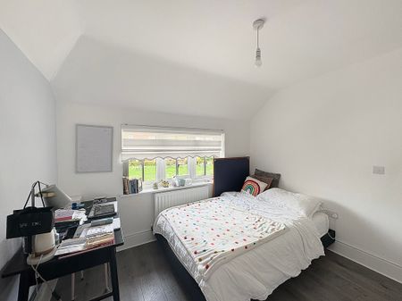 Spacious four-bedroom detached home with garage and garden. Set within a quiet residential development, this well-presented four-bedroom detached home offers generous living space, modern interiors, and a practical layout ideal for family living. - Photo 2