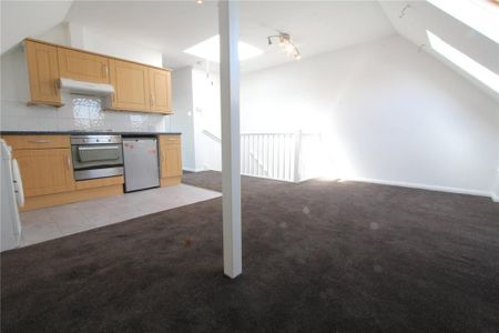 Studio to rent - Photo 3