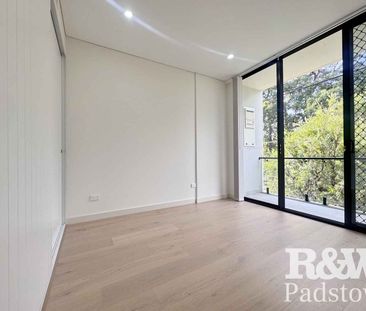 Elegant Two-Bedroom Apartment in Secure Boutique Complex - Photo 3
