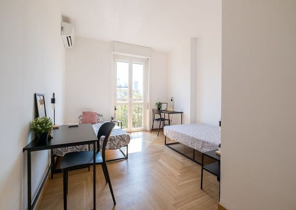 Piazza Carlo Caneva, Milan, Lombardy 20154