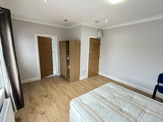 1 bedroom in a house share to rent - Photo 1