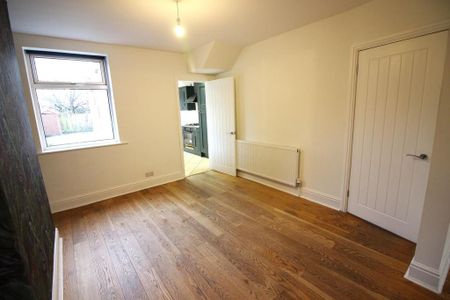 3 bedroom flat to rent - Photo 3