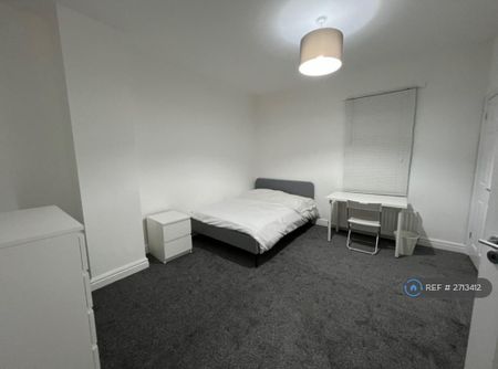 1 bedroom in a house share to rent - Photo 3
