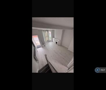 3 bedroom end of terrace house to rent - Photo 2