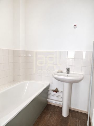 Location Appartement 2 pièces 44m² BERGUES 59380 - Photo 2
