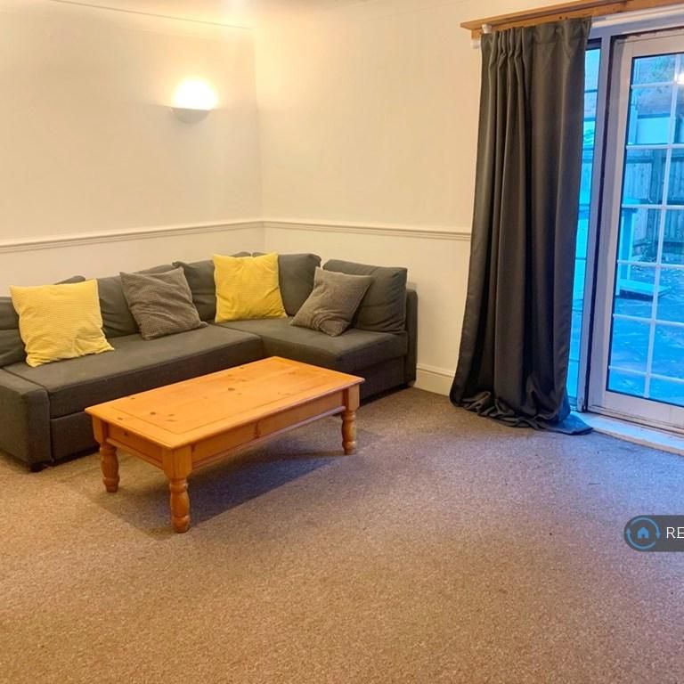 3 bedroom maisonette to rent - Photo 1