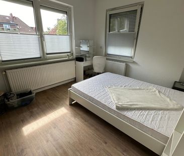 Geräumige 4-Zimmer-Wohnung mit Terrasse, Gartenhütte, Einbauküche und begehbarem Kleiderschrank im Hansaviertel! - Foto 2