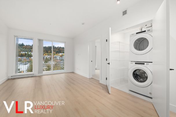 Condo in Port Moody, British Columbia - Photo 1