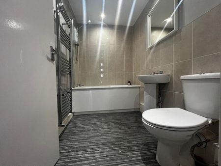 2 bedroom end of terrace house to rent - Photo 5