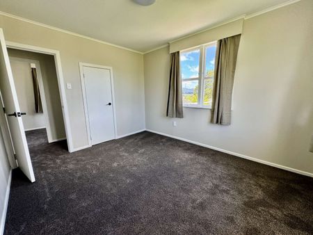 Renovated 3 Bedroom Home - Photo 5