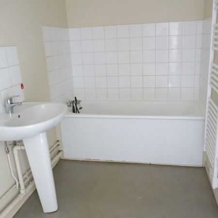 LOCATION APPARTEMENT T3, VIVONNE - Photo 4