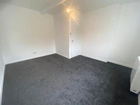 3 bedroom flat to rent - Photo 2