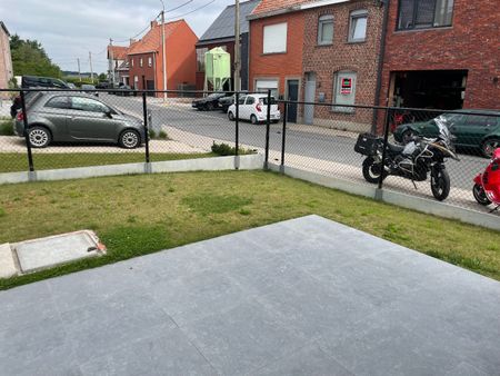 Drie slaapkamer EENGEZINSWONING met garage & tuin - Foto 3