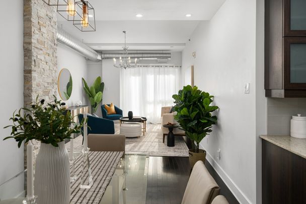 2375 Av. Ekers, #105 - Photo 1
