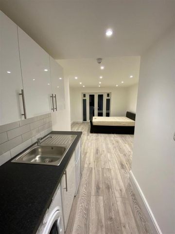 Studio to rent - Photo 5