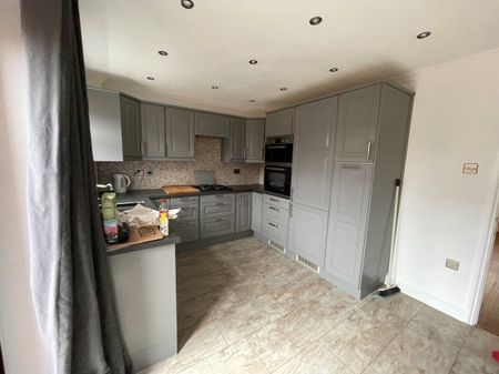 Maes Maddock, Gorseinon, SWANSEA - Photo 3