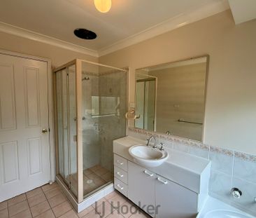 SPACIOUS FAMILY HOME - Photo 2