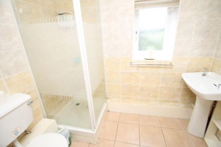 3 bedroom end of terrace house to rent - Photo 2