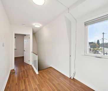 For Lease - 681 Scarlett Road Unit# Upper Level, Toronto, Ontario - Photo 5