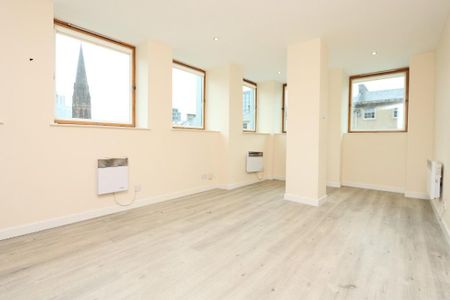 2 bedroom flat to rent - Photo 3