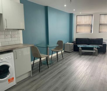 2 bedroom flat to rent - Photo 2