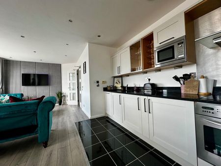 2 Bed Flat, Princes House, BN1 - Photo 4