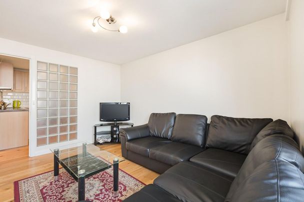 Spacious 2 bedroom flat to rent in Earls Court SW5. - Photo 1