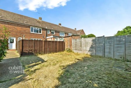 Studio to rent - Photo 2