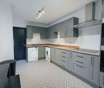 🌟 Perfectly Located on Mill Road, Cleethorpes 🌟 Room 4 - En-suite - Photo 3