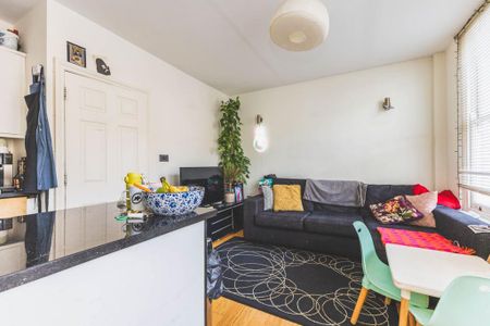 2 bedroom flat to rent - Photo 4