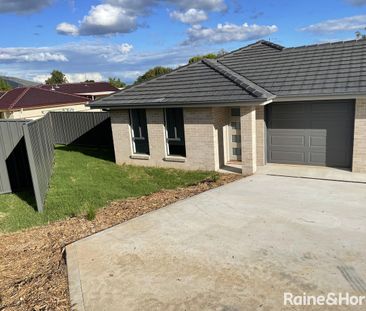 Spacious 2 bedroom unit - Photo 4