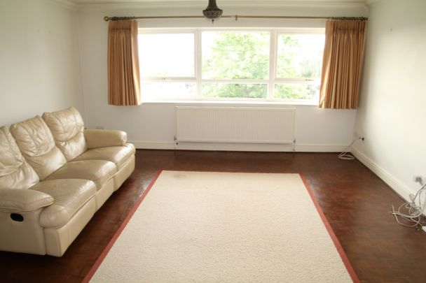 2 Bed Flat, Byron Hill Road, HA2 - Photo 1