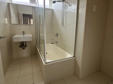 Unit 5, 13 Hartpury Avenue, Elwood, VIC - Photo 2