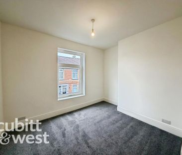 2 bedroom end of terrace house to rent - Photo 3