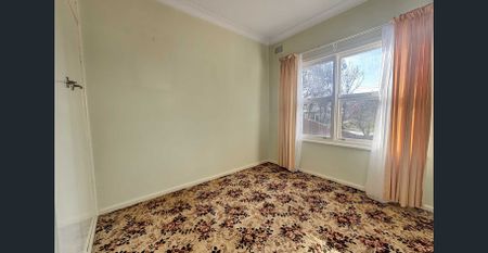 Charming 3-Bedroom Home with Dual Access and Garden Setting 🌿 - Photo 3