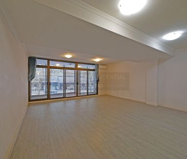 Oversize freshly painted 1 Bedroom Apartment - Axis Apartment - Photo 2