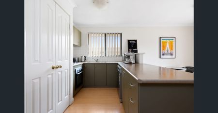 Neat 3-Bedroom Home in Somerville - Photo 5