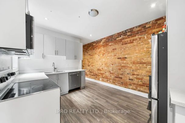 Condo Townhouse For Lease | W9256696 - Photo 1