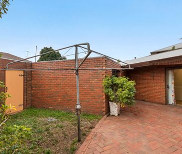 Updated and spacious home in ideallyic location - Photo 6