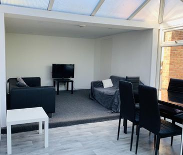 5 bedroom semi-detached house to rent - Photo 6