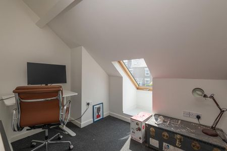 3 bedroom semi-detached house to rent - Photo 2