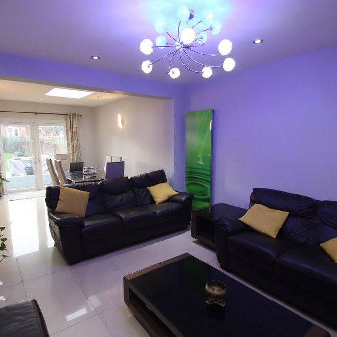 4 bedroom semi-detached house to rent - Photo 1