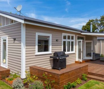 Stunning Renovated Three bedroom Villa - Photo 5