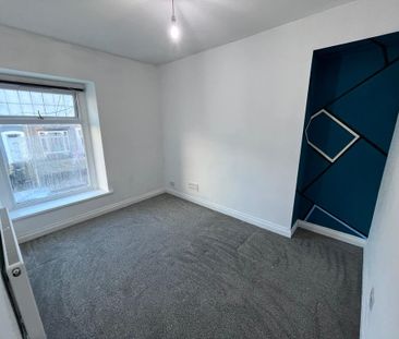 4 bedroom terraced house to rent - Photo 2