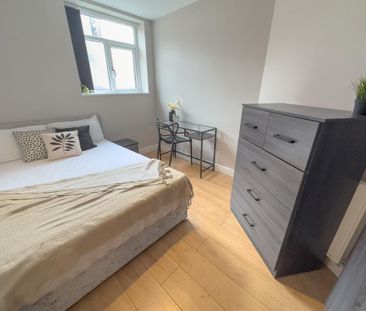 4 bedroom flat to rent - Photo 2