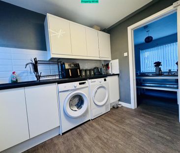3 bedroom end of terrace house to rent - Photo 2