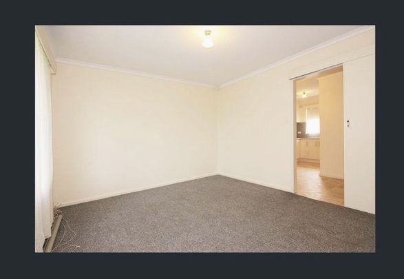 Bright & Spacious 2 Bedroom in Group of 3! - Photo 1